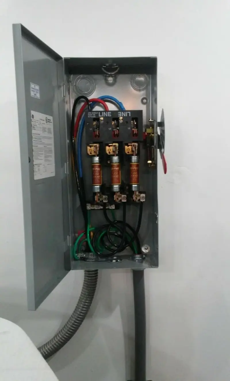 Three-phase disconnect switch installed for Smoke Detector Installation in Huguley